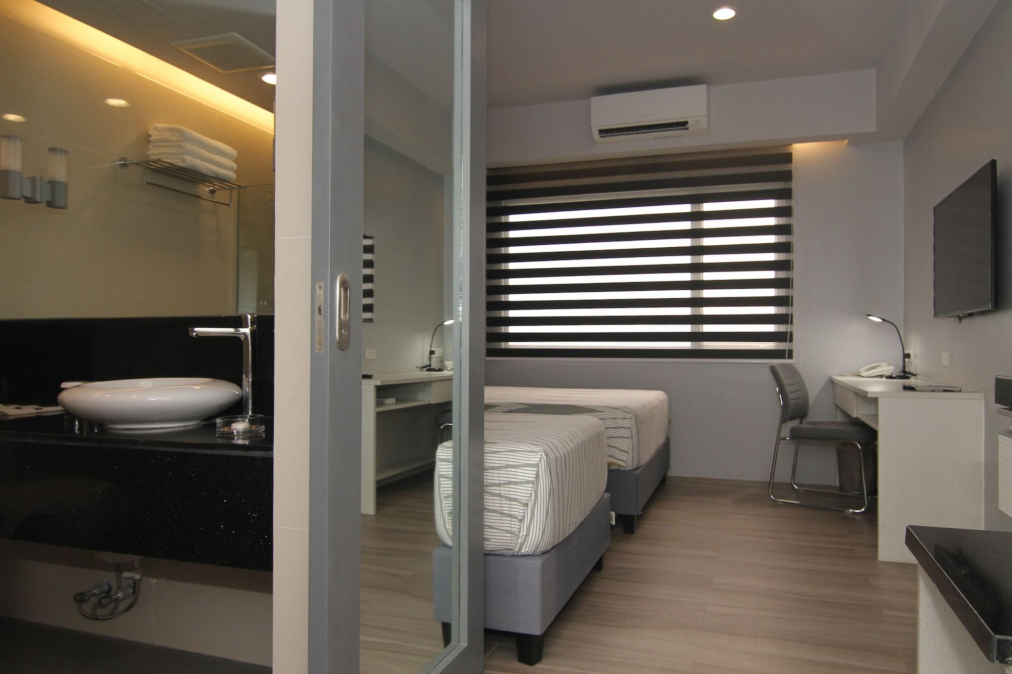Hotel Cebu Hotel Plus 3*