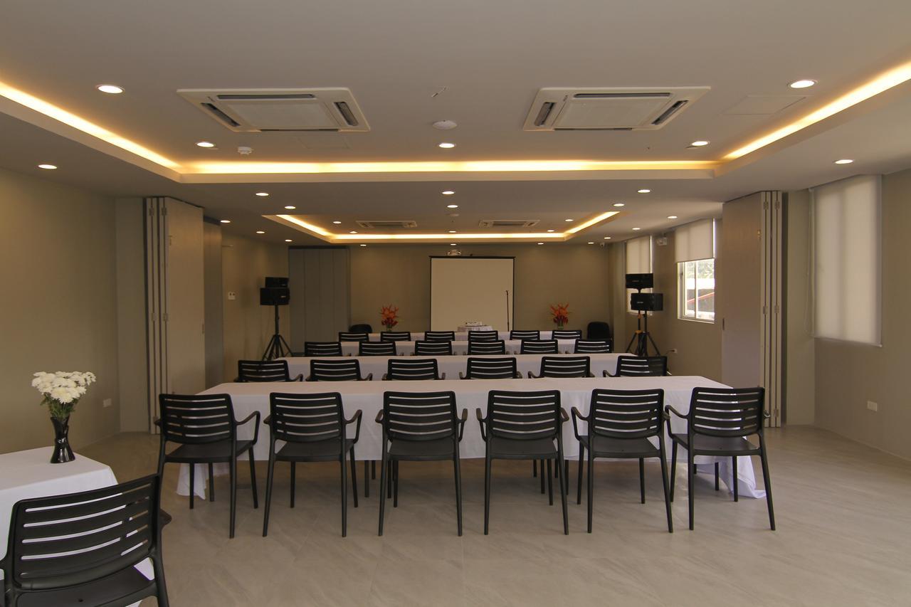 Hotel Cebu Hotel Plus 3*