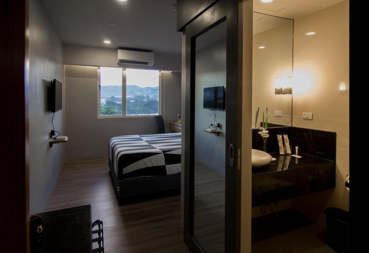 Cebu Hotel Plus Hotel 3*